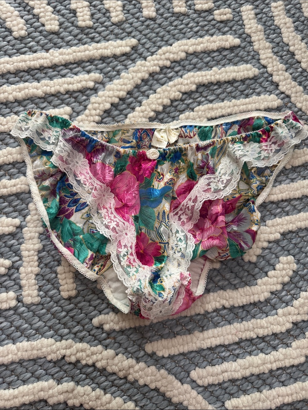 Vintage Victoria's Secret Gold Label Floral Satin Lace Bikini Panties Large 90s